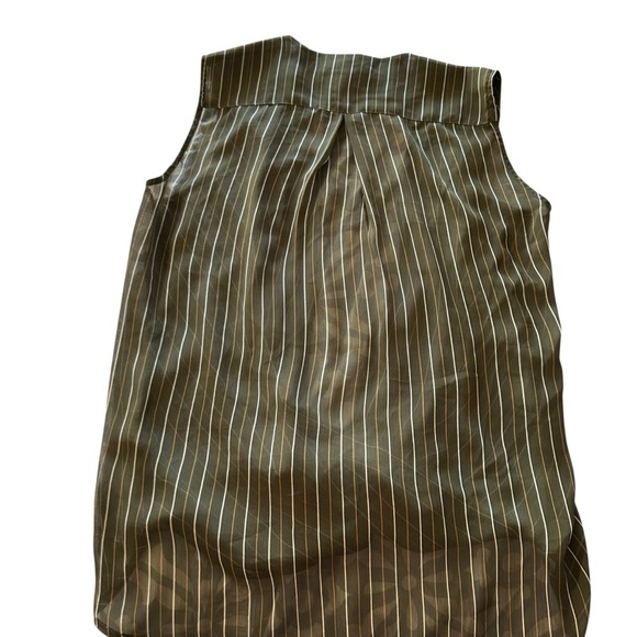 Kut from the Kloth Olive Striped Top Pit to pit 21", length 23" front, 27" back - Picture 2 of 3